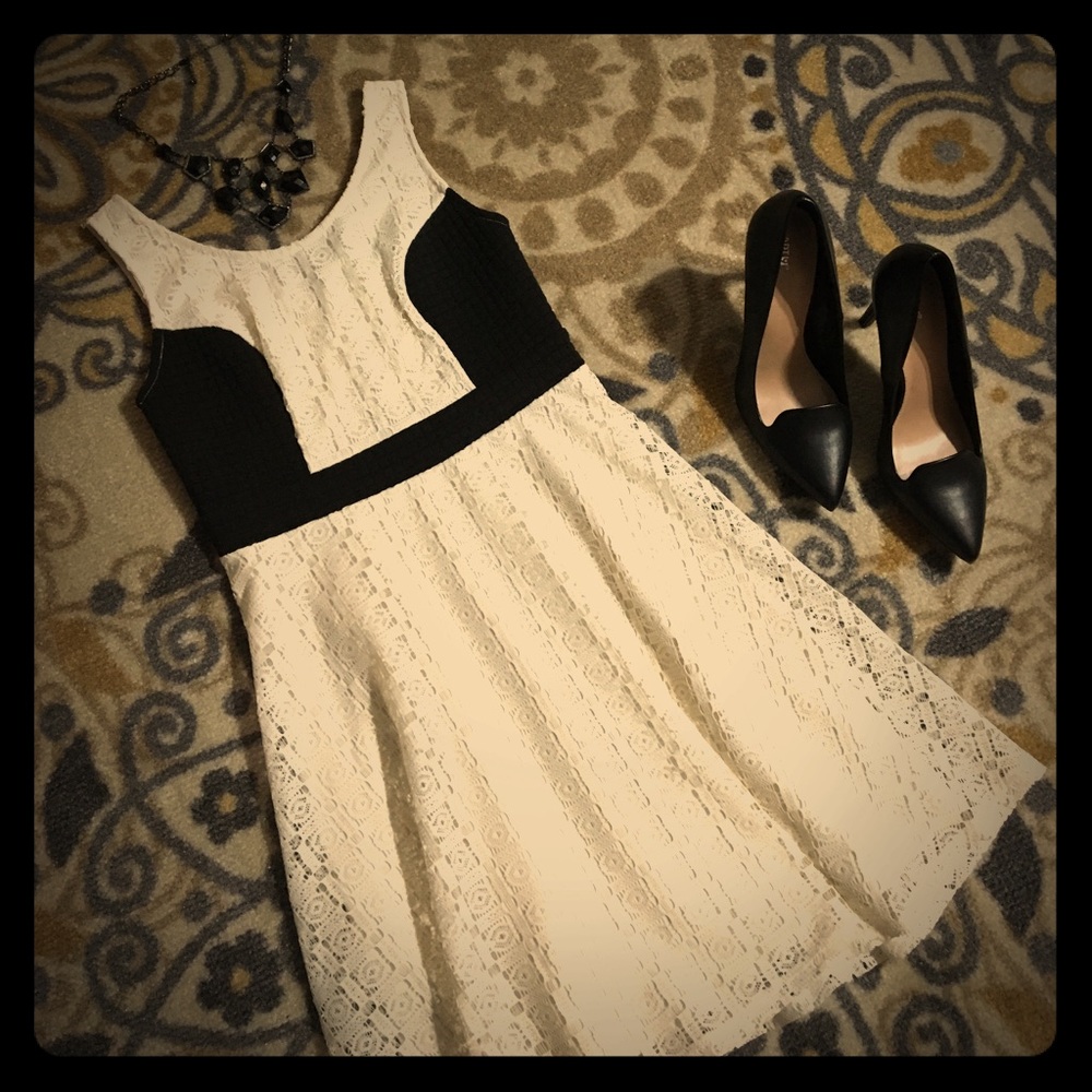NEW Xhilaration ivory lace/blk dress